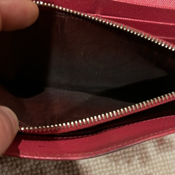 Authentic PRADA Wallet - Picture 4 of 9